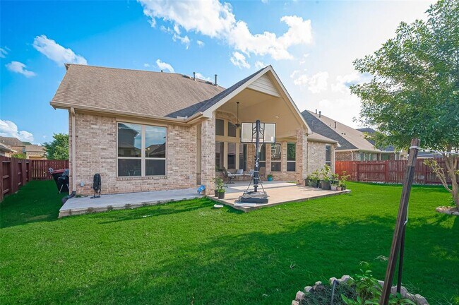 Building Photo - 16818 Calcots Dr
