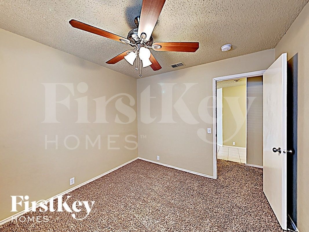 Building Photo - 208 Amber Ridge Dr