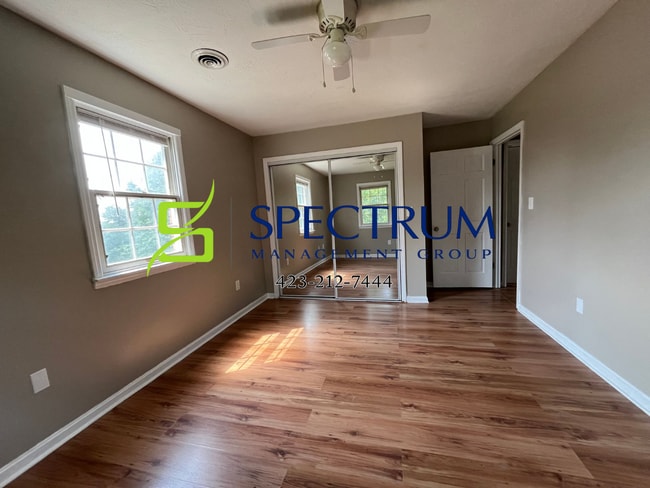 Building Photo - 723 White Oak Cir