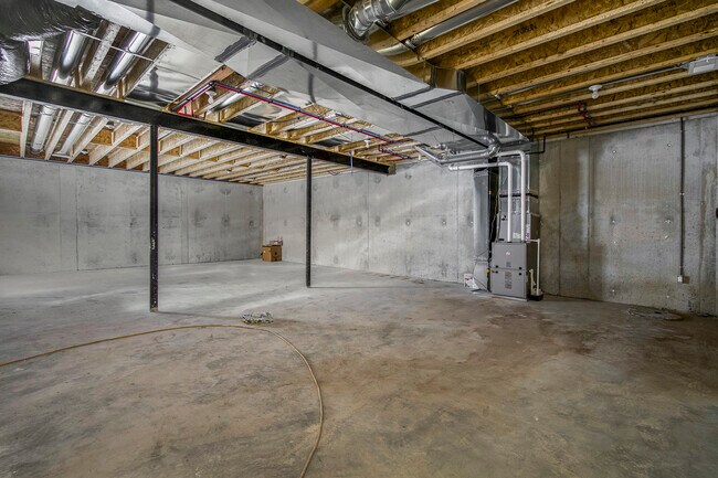 Building Photo - 624 Spring