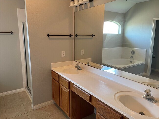 Building Photo - 3610 Eagles Nest St