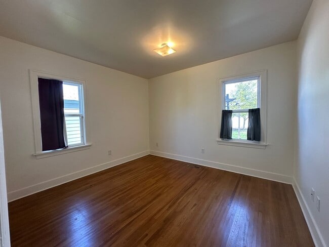 Building Photo - Stunning 3-Bedroom Craftsman Home in Kendall Yards