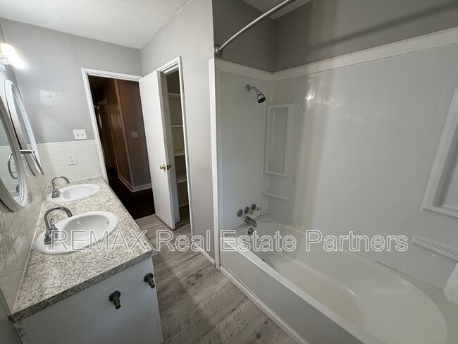 Building Photo - 419 S 36th Ave