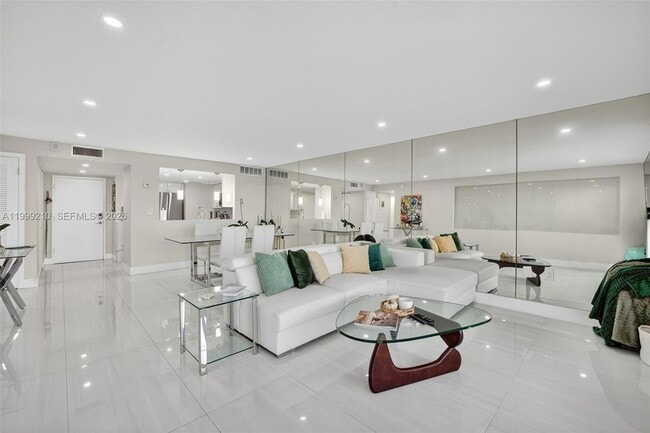 Building Photo - 3000 E Sunrise Blvd