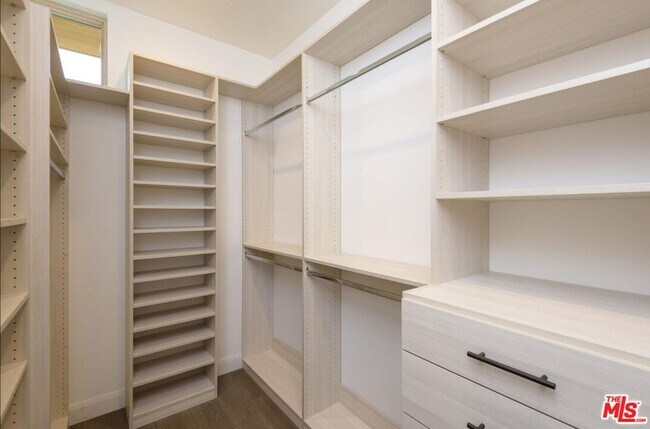 Building Photo - 1251 N Formosa Ave