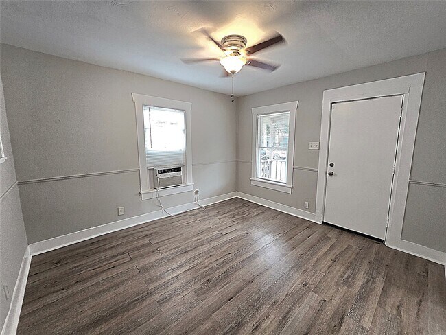 Building Photo - 2816 St Emanuel St