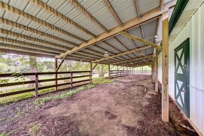 Building Photo - 1712 Lynn Rd