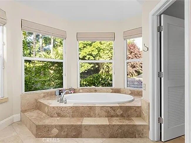 Building Photo - Custom built home with an AMAZING resort l...