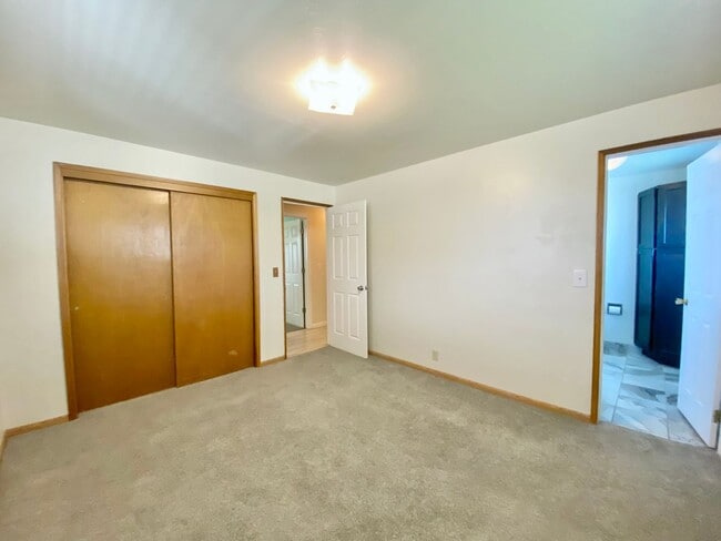 Building Photo - Space to Spare, Style to Love