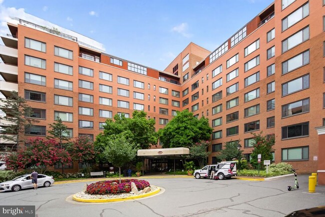Building Photo - 1021 Arlington Blvd