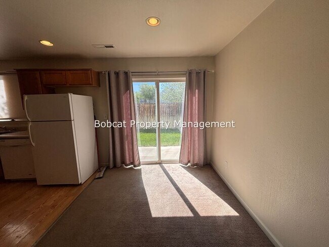 Building Photo - 217 Meadowood Ct