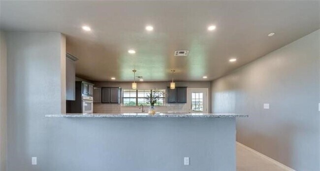 Building Photo - 640 SW Dani Ann Ln