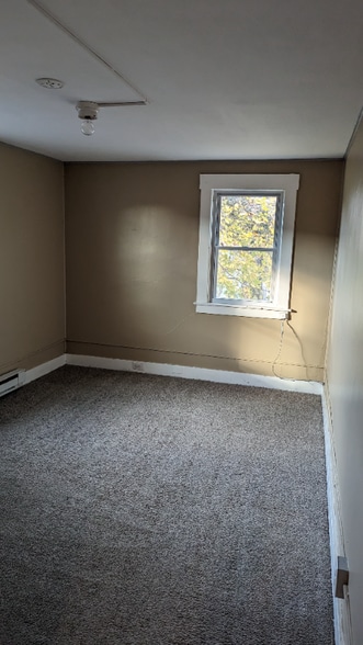 Primary Photo - 118 W Franklin St