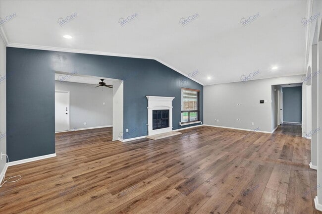 Building Photo - 3827 Clubway Ln