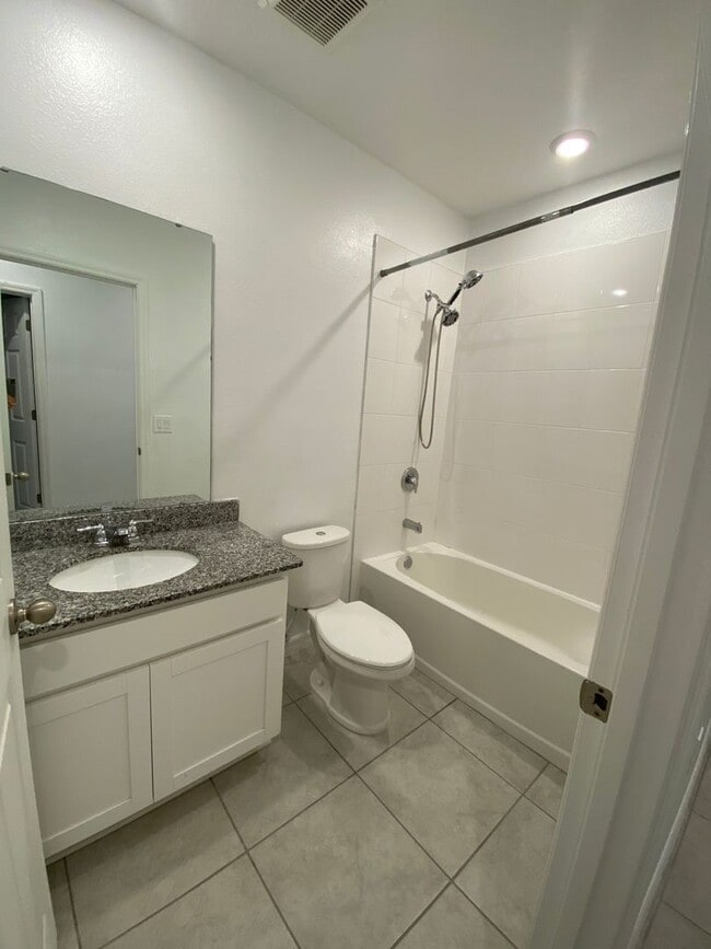 Building Photo - 3 Bedroom 2 Bath Home in Orchid Terrace fo...