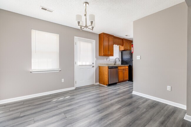 Building Photo - 323 Willow Oak Dr