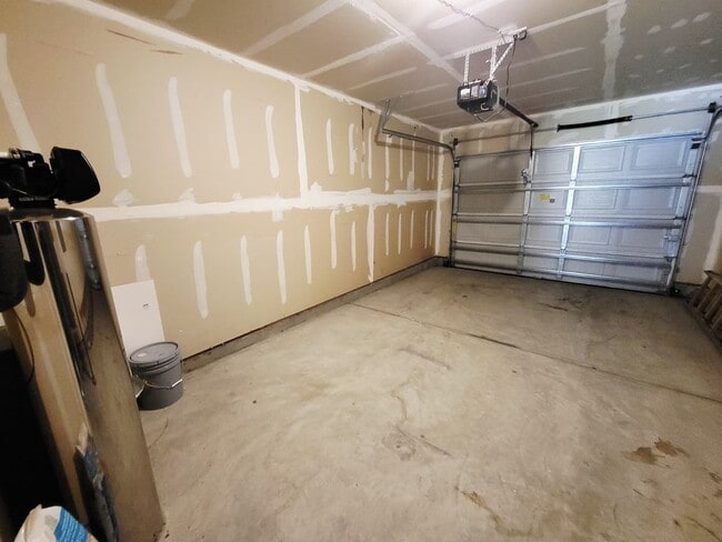 Building Photo - 597 Bloomover St