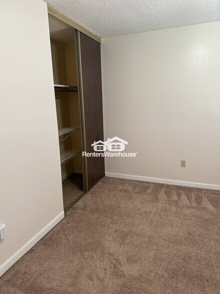 Building Photo - 2009 Grinnell Terrace