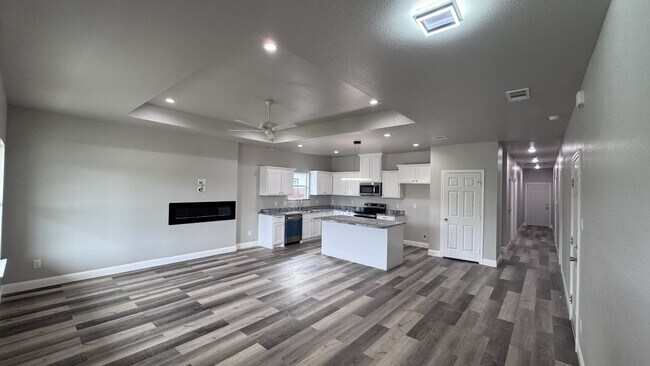 Building Photo - 813 Sayle St