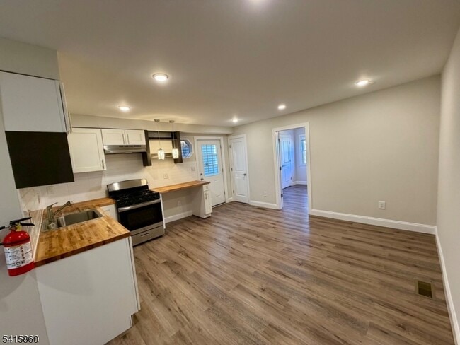 Building Photo - 114 Maple Ave