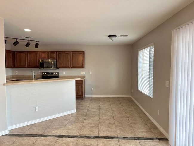 Building Photo - Amazing 4BD, 3BA house in Pinal county (31...