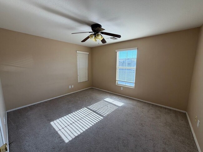 Building Photo - Beautiful Home for Rent in Phoenix! **NEW CARPET**