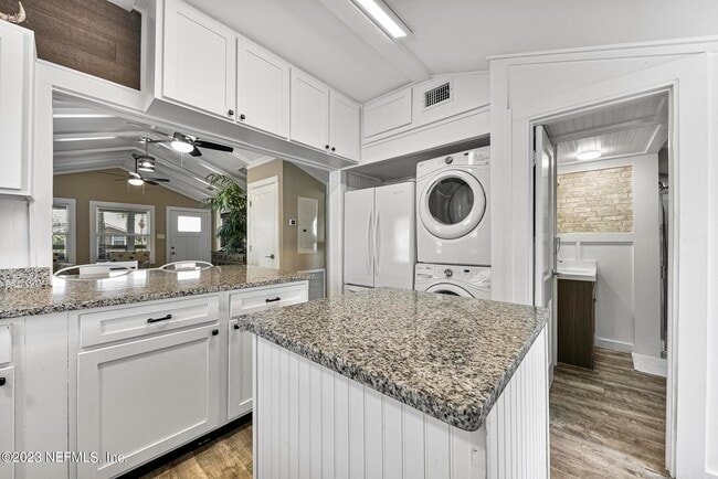 Building Photo - 187 19th St N