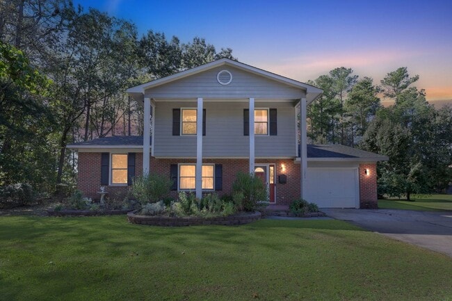 Building Photo - 1040 Rim Rd