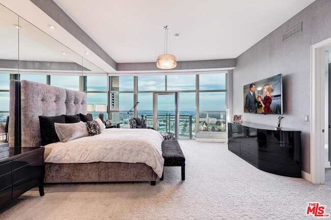 Building Photo - 10776 Wilshire Blvd