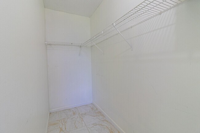 Building Photo - 158 Mansfield D