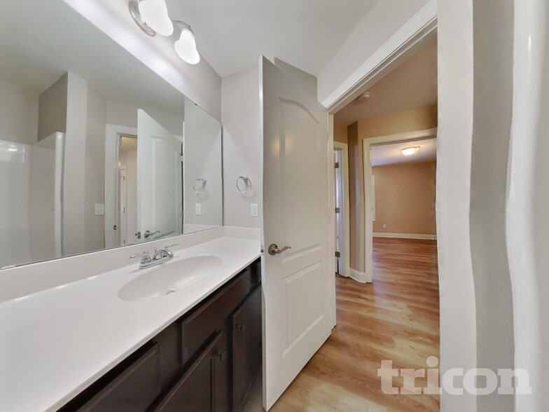 Building Photo - 282 Oxfordshire Dr