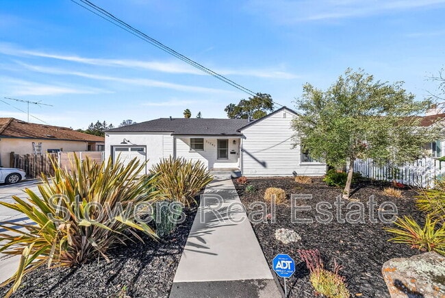 Building Photo - 21747 Orange Ave