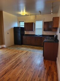 Building Photo - 376 Pearl St