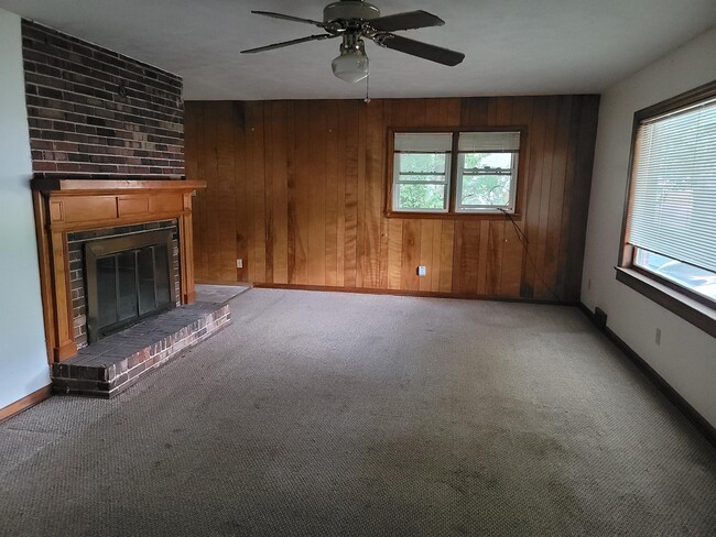 Building Photo - 1291 Brown Ave