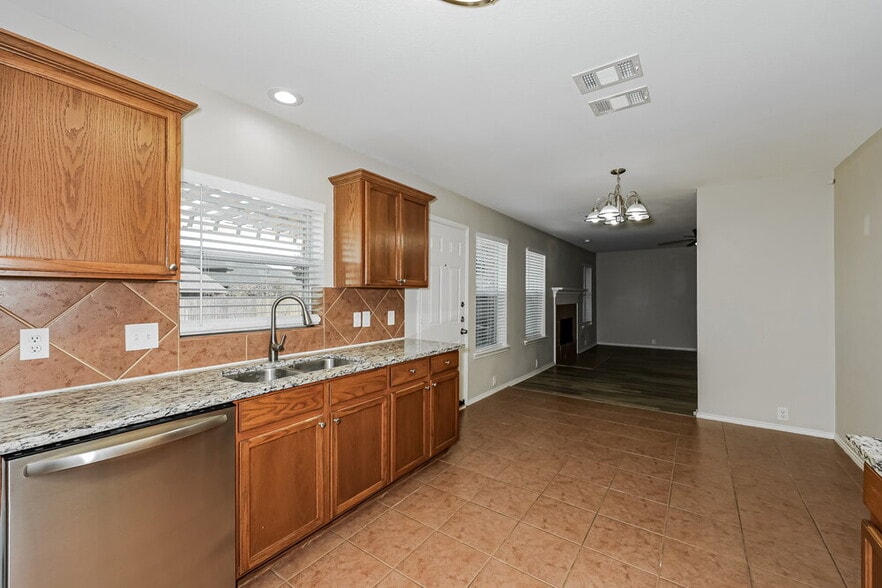 Building Photo - 1006 Zachary Dr