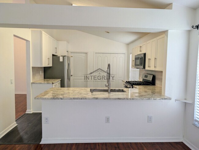 Building Photo - 30549 Tremont Dr