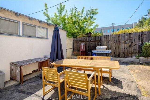 Building Photo - 2025 Broadview Dr