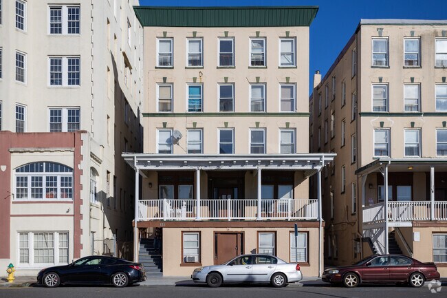 Building Photo - Shamrock Hotel and Apartments