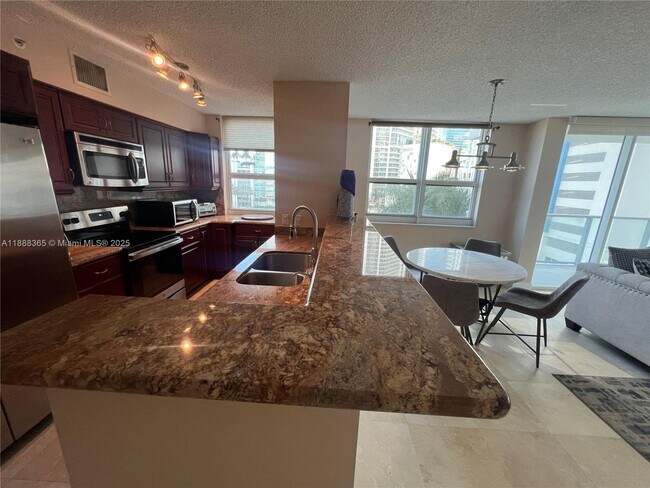 Building Photo - 1155 Brickell Bay Dr
