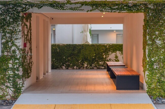 Building Photo - 285 Sunrise Dr