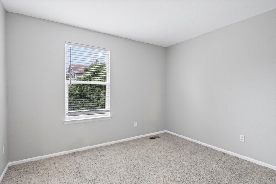 Building Photo - 637 N 48th Ave