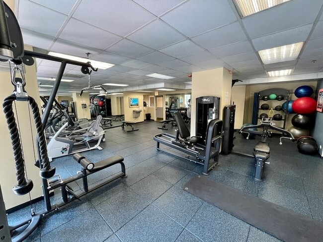 Building Photo - 200 N Dearborn St