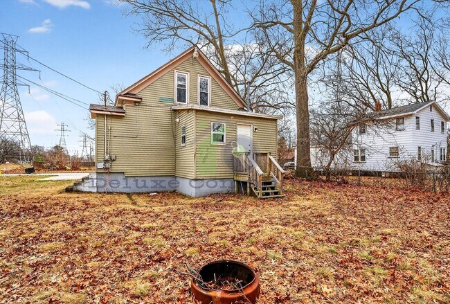 Building Photo - Newly Remodeled 3 Bedroom Home In Muskegon Heights!!
