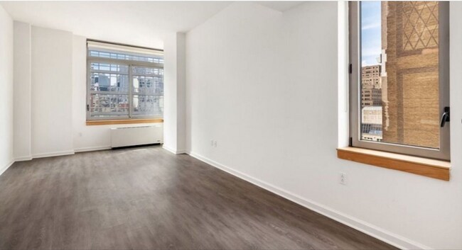 Building Photo - 35 W 33rd St