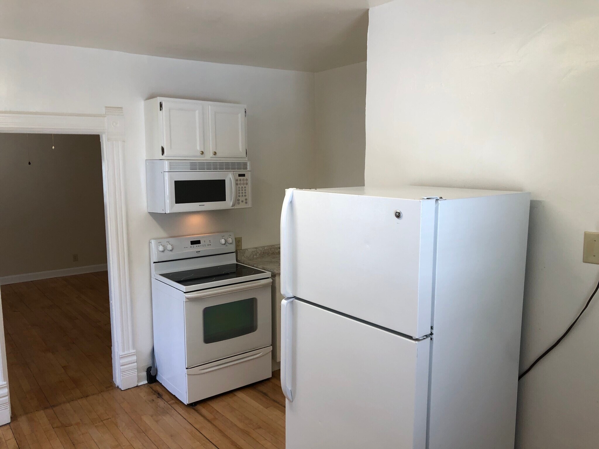 Building Photo - 24 W 12th Ave