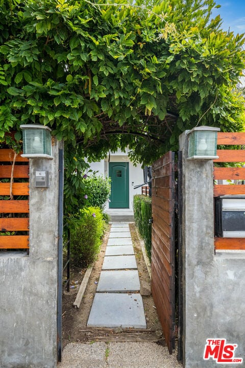 Primary Photo - 3012 Bagley Ave