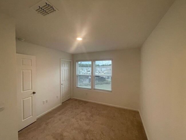 Building Photo - New Townhome for Rent In Equinox West!