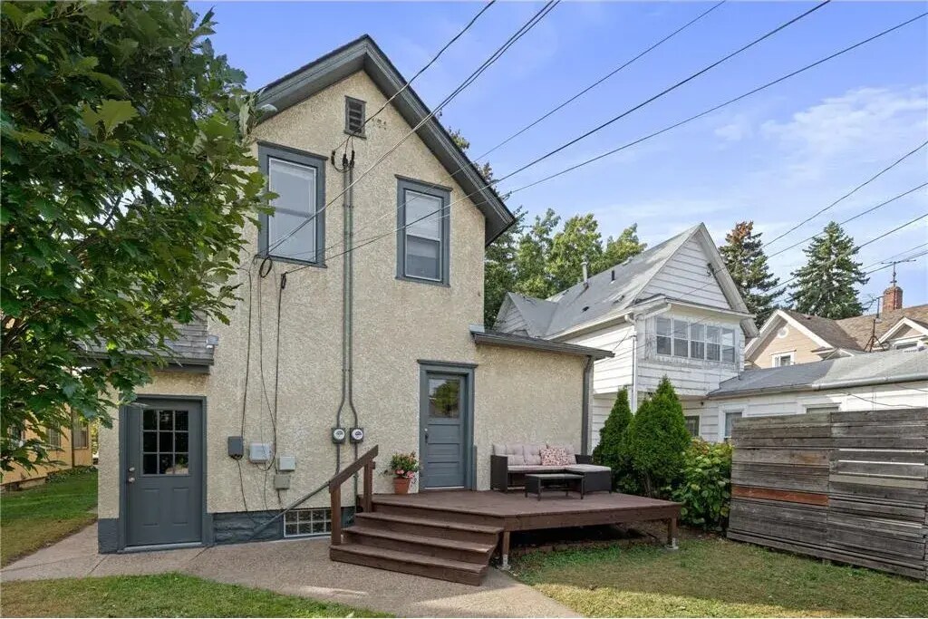 backdoor/deck - 731 Fillmore St NE