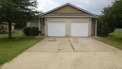 Building Photo - 501 Tablerock Cir