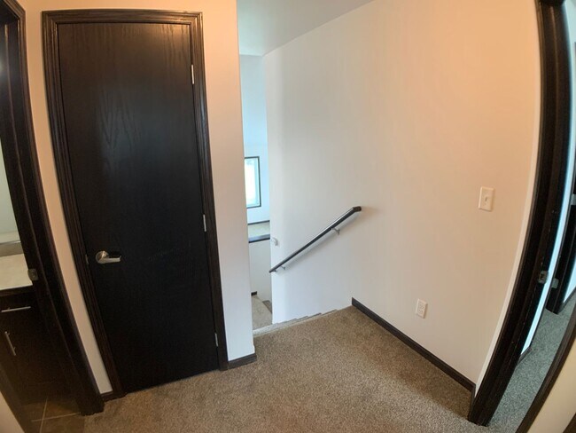 Building Photo - 3 Bed 3 Bath Single Family Home